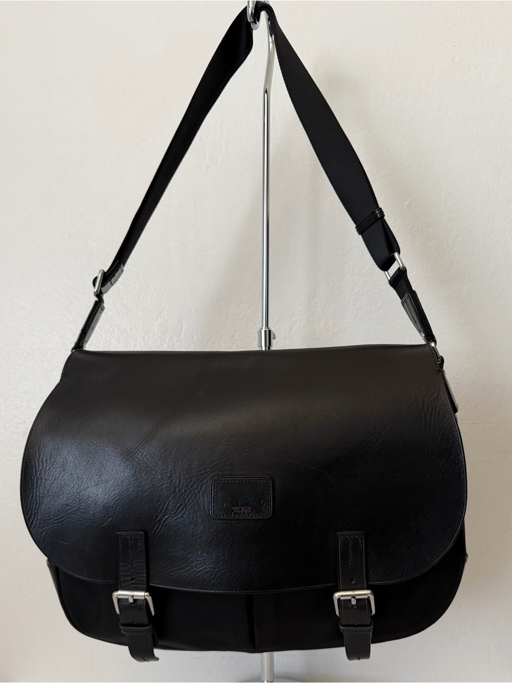 Tumi Townhouse Wilton messenger bag